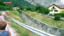 İsviçre'de şiddetli yağmur nedeniyle bir köyü sel bastı