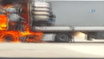 Batman'da Seyir Halindeki Tır Yanarak Kül Oldu