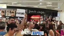 Quand les supporters du Napoli attendent Cavani à l’aéroport !