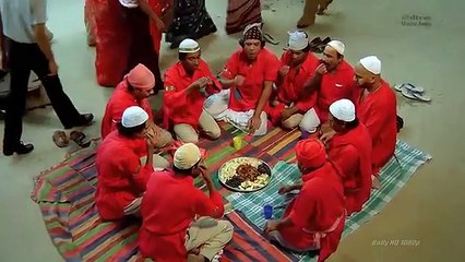 Sari Duniya ka Bhoj Hum Uthate Hai - Coolie (1983)