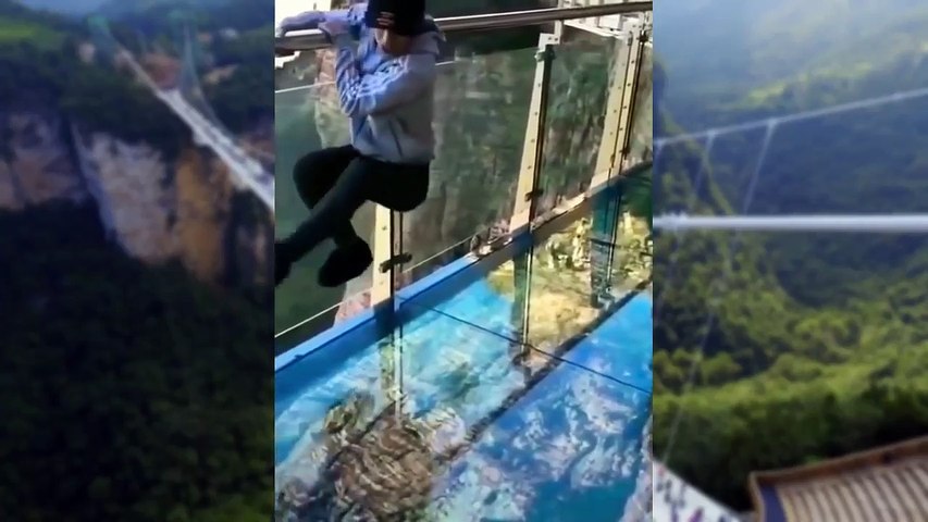 China Glass Bridge - Crack Effect - funny video