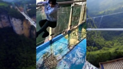 China Glass Bridge - Crack Effect - funny video