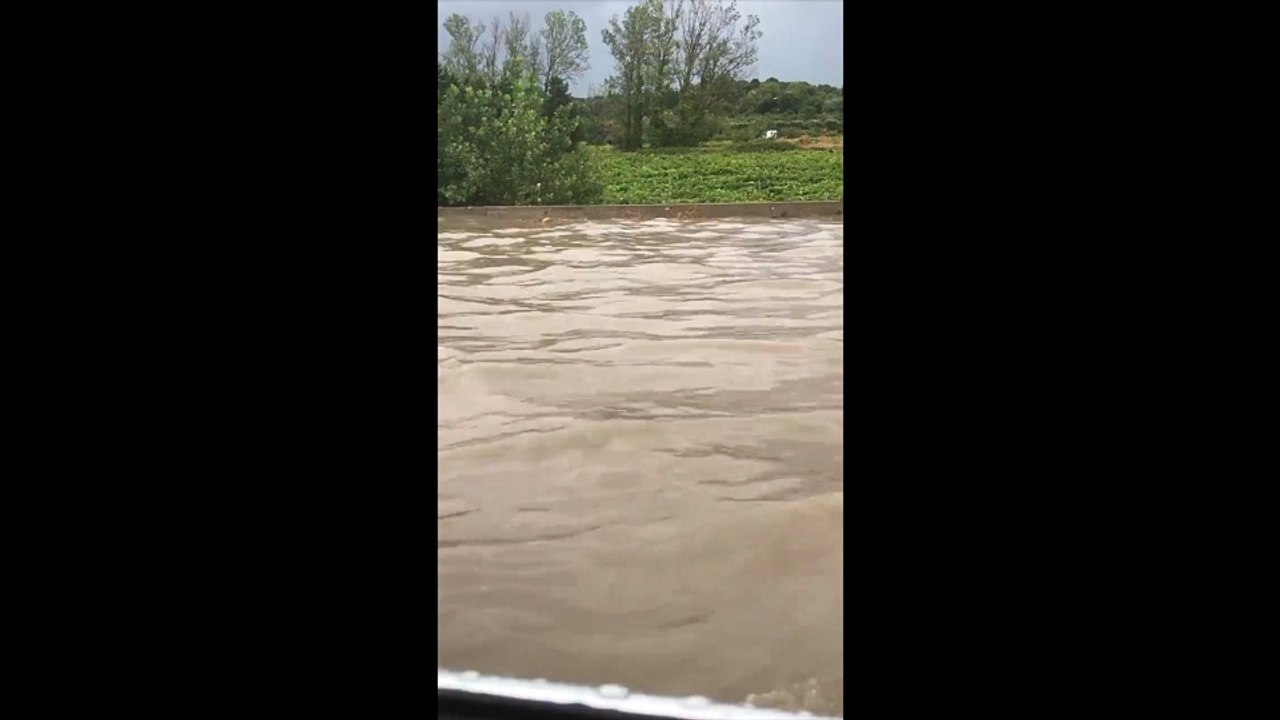 Les images impressionnantes de l’autoroute A7 complètement inondée dans le contournement d'Avignon