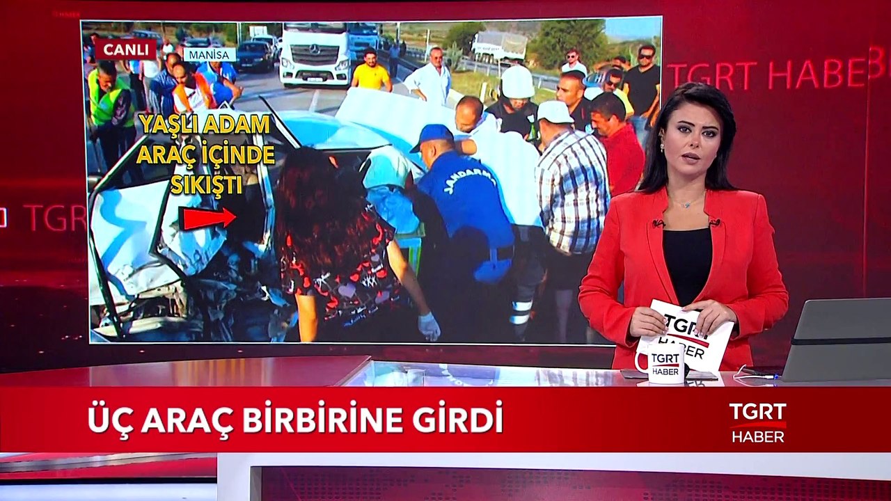 Manisa'da Feci Kaza! Üç Araç Birbirine Girdi