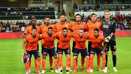 Medipol Başakşehir - Burnley maçından kareler -1-