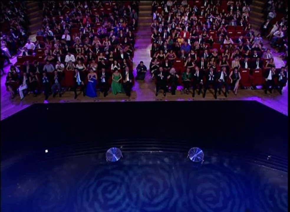 2010 Kral Türkiye Müzik Ödülleri - Sezen Aksu "Hadi bakalım"