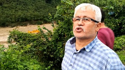 Akıntıya kapılan iş makinesi ırmağa uçtu