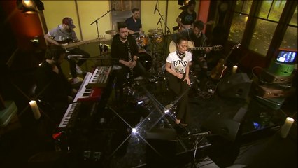 Derya Uluğ - Gimme Gimme Gimme (Kral Pop Akustik)