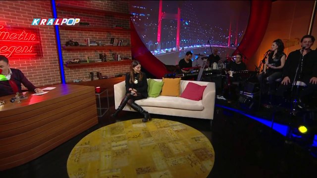 Aşkın Nur Yengi - Ayrılmam (Mehmet'in Gezegeni)