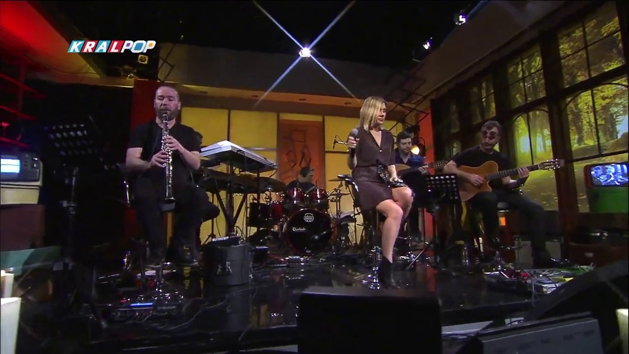 Ayla Çelik - Ah Ulan Sevda (Kral Pop Akustik)