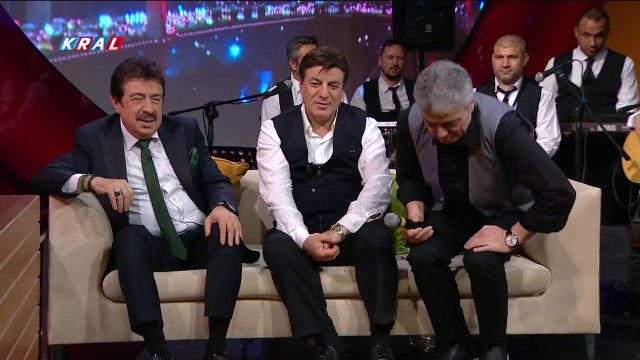 Ahmet Selçuk İlkan Ft. Cengiz Kurtoğlu - Seninle Aşkımız Eski Bir Roman (Mehmet'in Gezegeni)