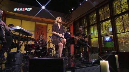 Ayla Çelik - Elin Oğlu (Kral Pop Akustik)