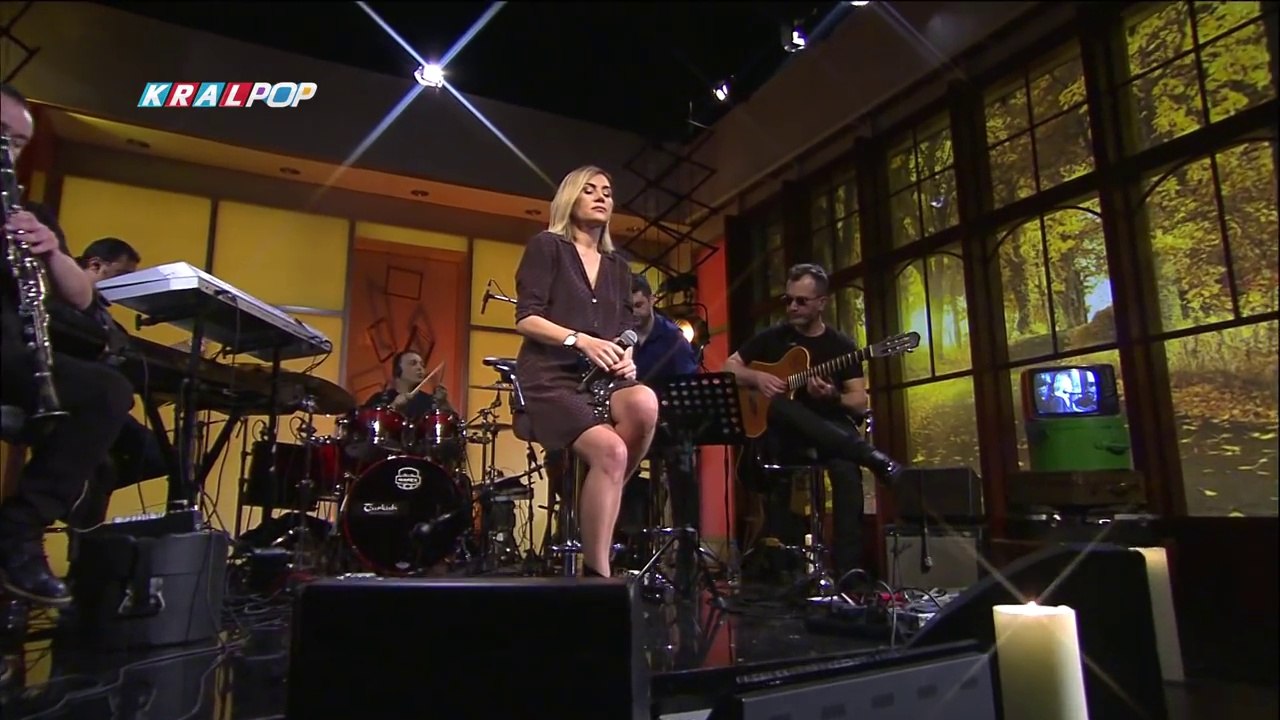 Ayla Çelik - Elin Oğlu (Kral Pop Akustik)