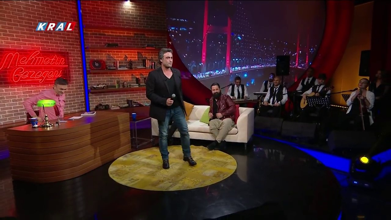 Ahmet Selçuk İlkan Ft. Kutsi - Aşk Kitabı (Mehmet'in Gezegeni)