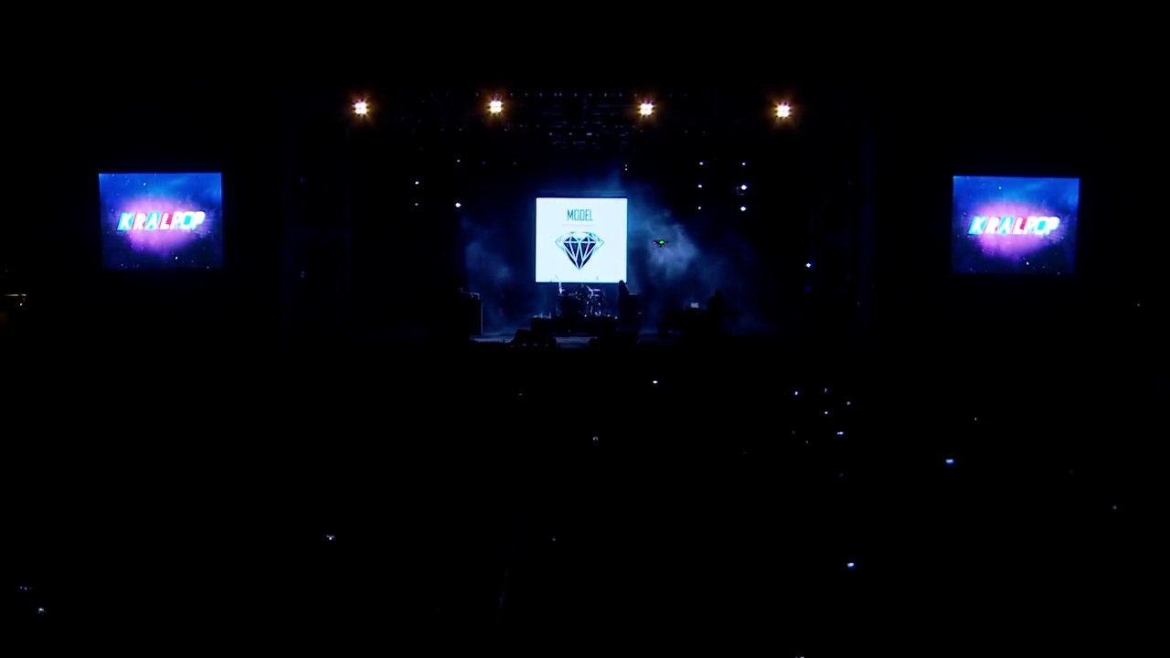 Model - Sen Ona Aşıksın