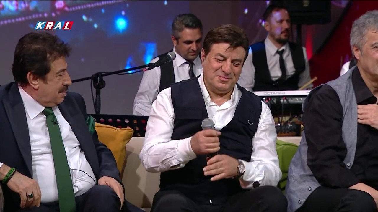Ahmet Selçuk İlkan Ft. Coşkun Sabah - Tahta Masa (Mehmet'in Gezegeni)
