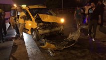 Kaza Yapan Araç Kaldırımdaki Yayalara Çarptı: 3 Yaralı