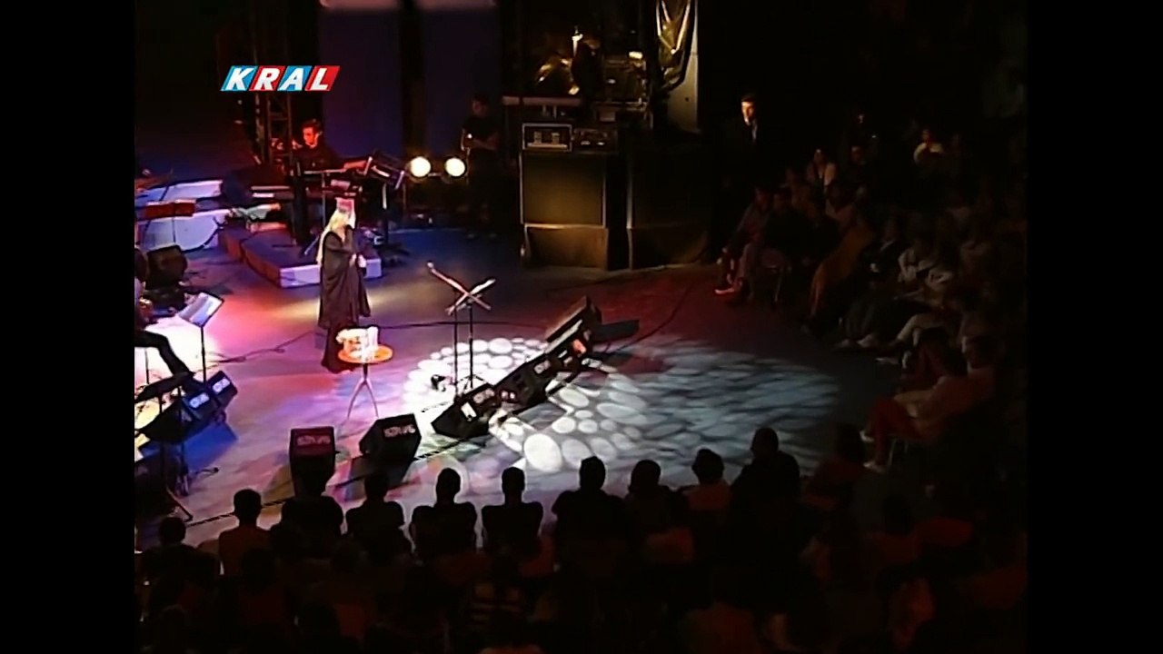 Şimdi Uzaklardasın - Zerrin Özer