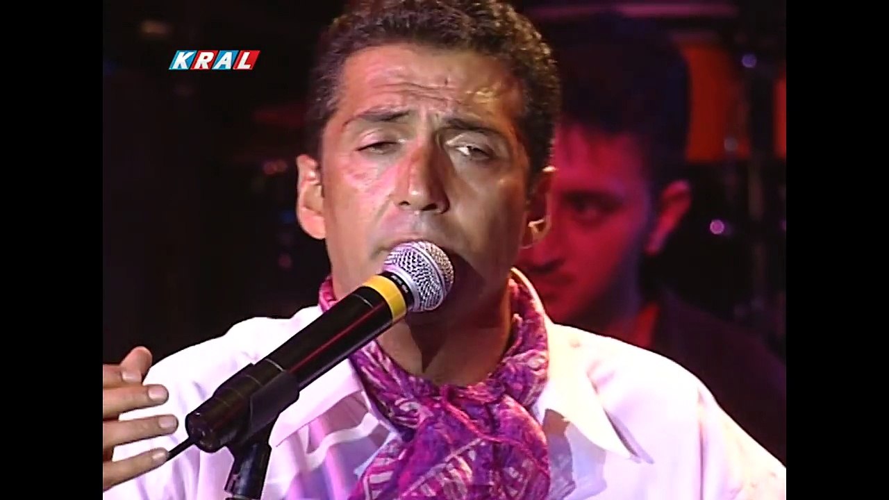 Gözüm Yolda Gönlüm Darda Ya Kendin Gel Yada Haber Yolla