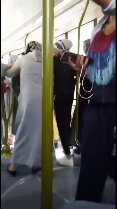 Bagarre générale dans un bus d’Alger, la question était : qui descend ou monte avant l’autre ???