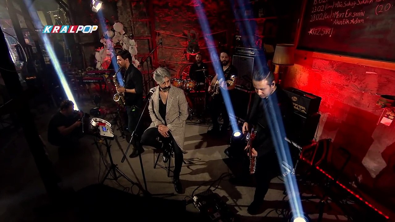 Bırak Seveyim Rahat Edeyim - Manuş Baba