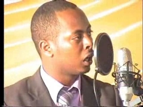 Kizito Mihigo à Kigali - Messe pour la Paix - Acclamation