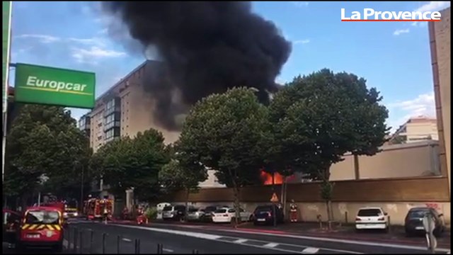 Marseille - Incendie boulevard Rabatau : 24 pompiers tentent d'éteindre le sinistre