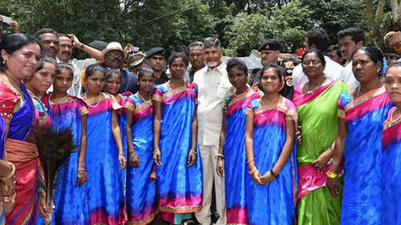గిరిజనులకు వరాల జల్లు కురిపించిన సిఎం చంద్రబాబు