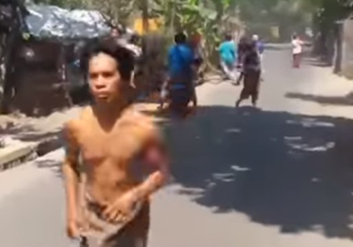 Volunteers Respond to Earthquake Aftershock Victims on Lombok Island