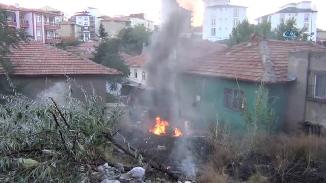 Yakılan Kanepe Az Kalsın Faciaya Neden Oluyordu