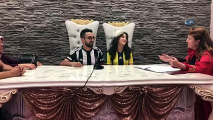 Nikah masasına tuttukları takımların formalarını giyerek oturdular