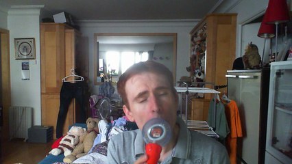 Wiwi égratigne "j'irai" de Caroline Costa