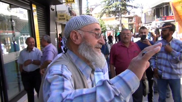 Çorumda vatandaşlar döviz bürolarına akın etti