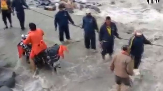 NDRF rescues stranded people from Uttarakhand's Tharali | Oneindia News