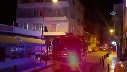 Balkonda Dengesini Kaybeden Kadın İş Yeri Tentesinin Üstüne Düştü