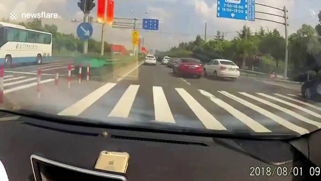 iPhone 6 explodes in moving car due to replaced battery