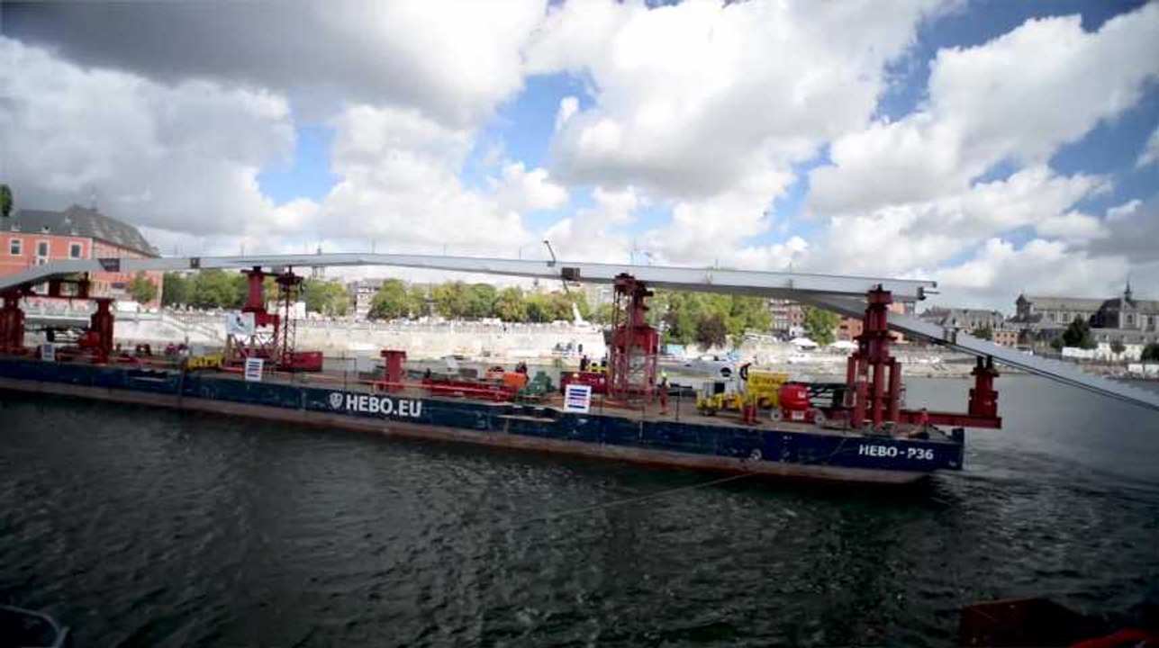 Pose de l'Enjambée à Namur (1)