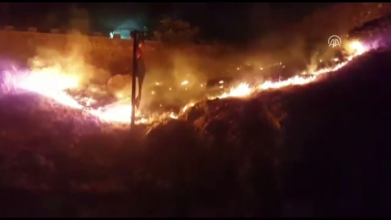 Düğünde atılan havai fişek tarihi mahallede yangına neden oldu - ELAZIĞ