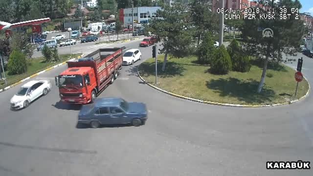 Trafik Kazaları Mobese Kameralarına Yansıdı - Karabük