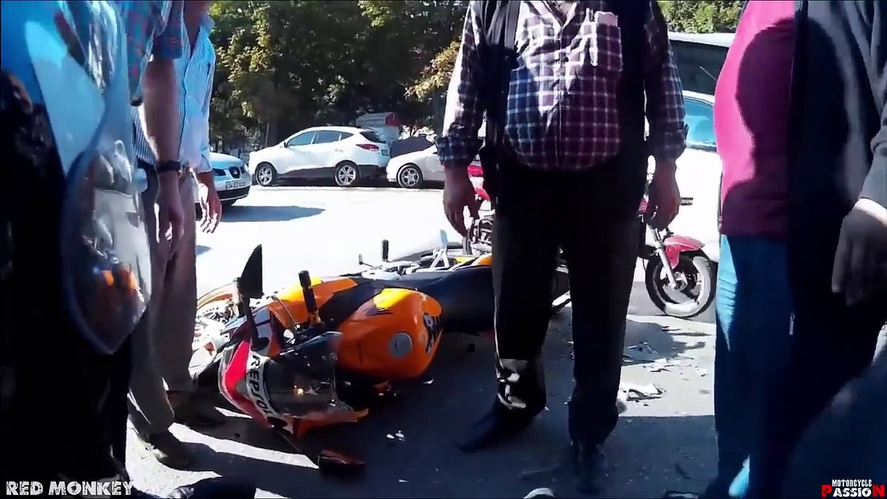 MOTORCYCLE CRASHES and MISHAPS  ROAD RAGE - MIRROR SMASHING! [Ep #27]