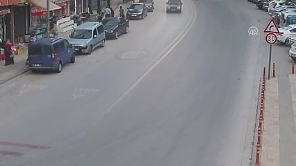 Aynı Noktadaki 2 Trafik Kazası Mobese Kamerasında