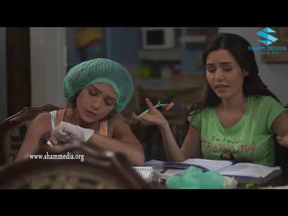 أزمة عائلية ـ امسكي الكتاب برجلك هههه ـ ليا مباردي ـ رشيد عساف