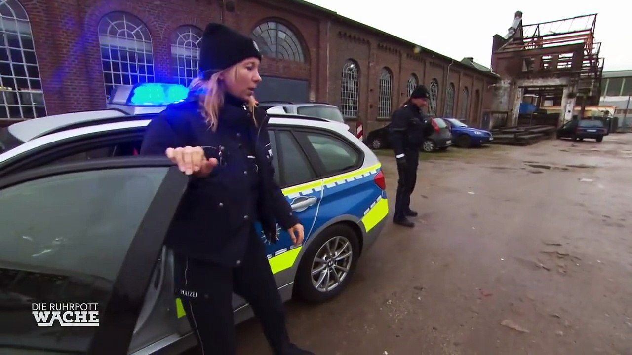 Verhängnisvolle Hausparty: Furchtbare Fotos gefunden | TEIL 2/3 | Die Ruhrpottwache | SAT.1 TV