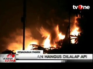 Kebakaran Hebat Melanda Pabrik Ban