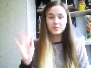 Elle passe de brune à blonde en 2 secondes!