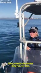 Avustralya'da sahil polisleri devriye gezdikleri esnada dev bir balinayla karşılaştı