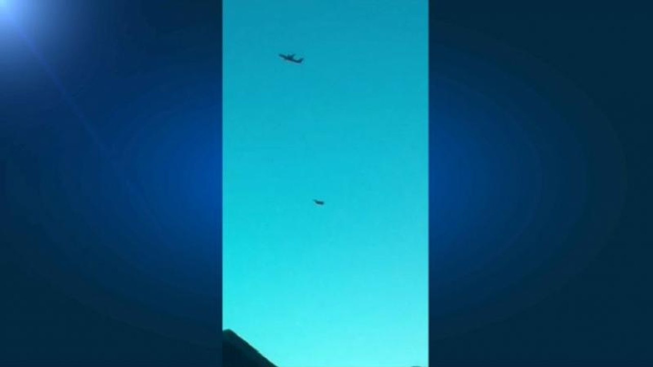 Mann stiehlt Passagierflugzeug in Seattle und stürzt damit ab