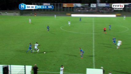 La frappe de Yanis DARKA est captée par Alexis SAUVAGE.