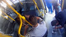 Otobüste fenalaşan yolcuyu kurtarma çabası kamerada