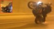 Trafikte Tek Teker Üzerinde Şov Yapan Motosiklet Sürücüsünün Kaza Anı Kamerada